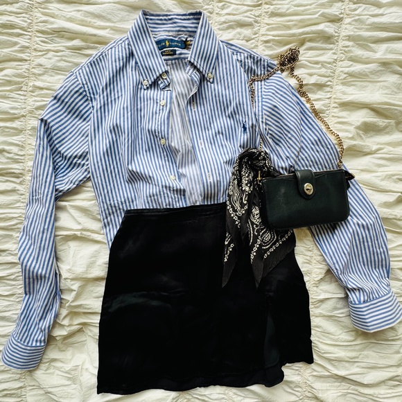 Ralph Lauren Tops - RALPH LAUREN BUTTON UP SHIRT.